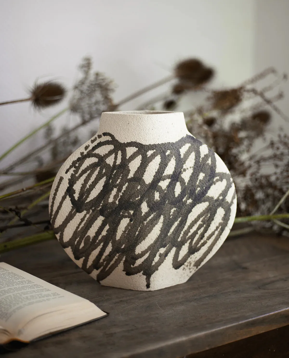 Ceramic Vase ‘Lune Circles' Black