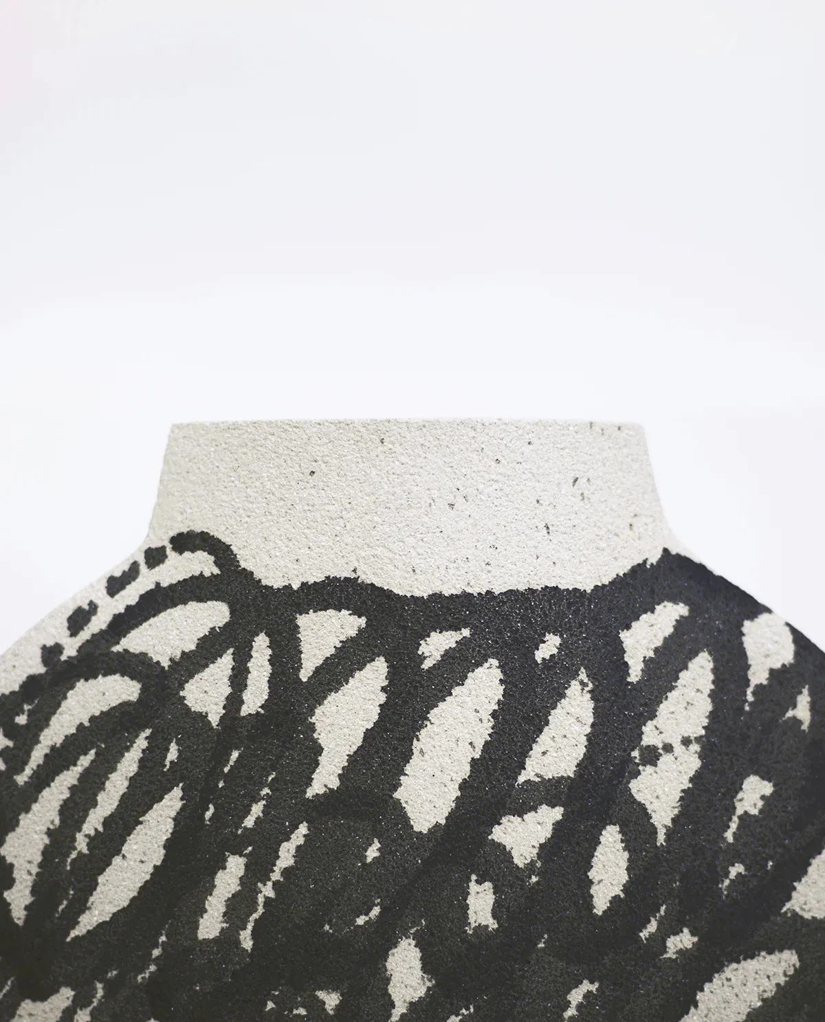 Ceramic Vase ‘Lune Circles' Black