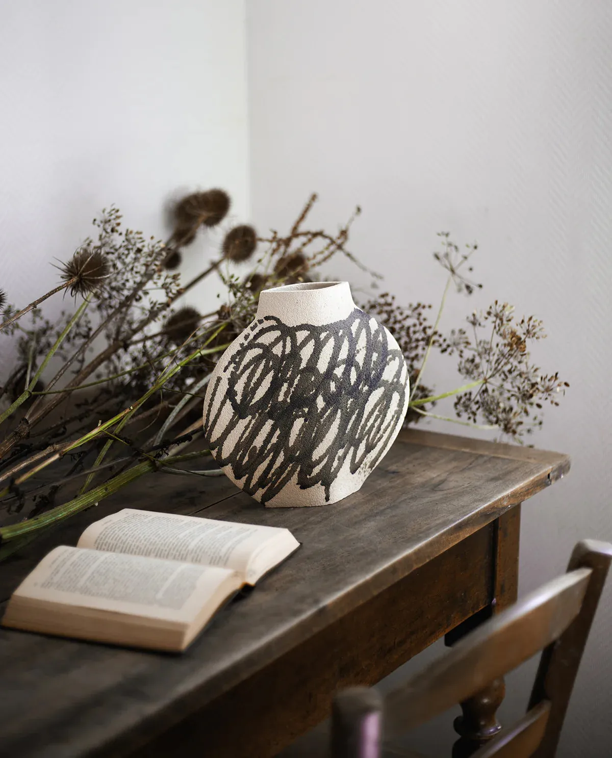 Ceramic Vase ‘Lune Circles' Black